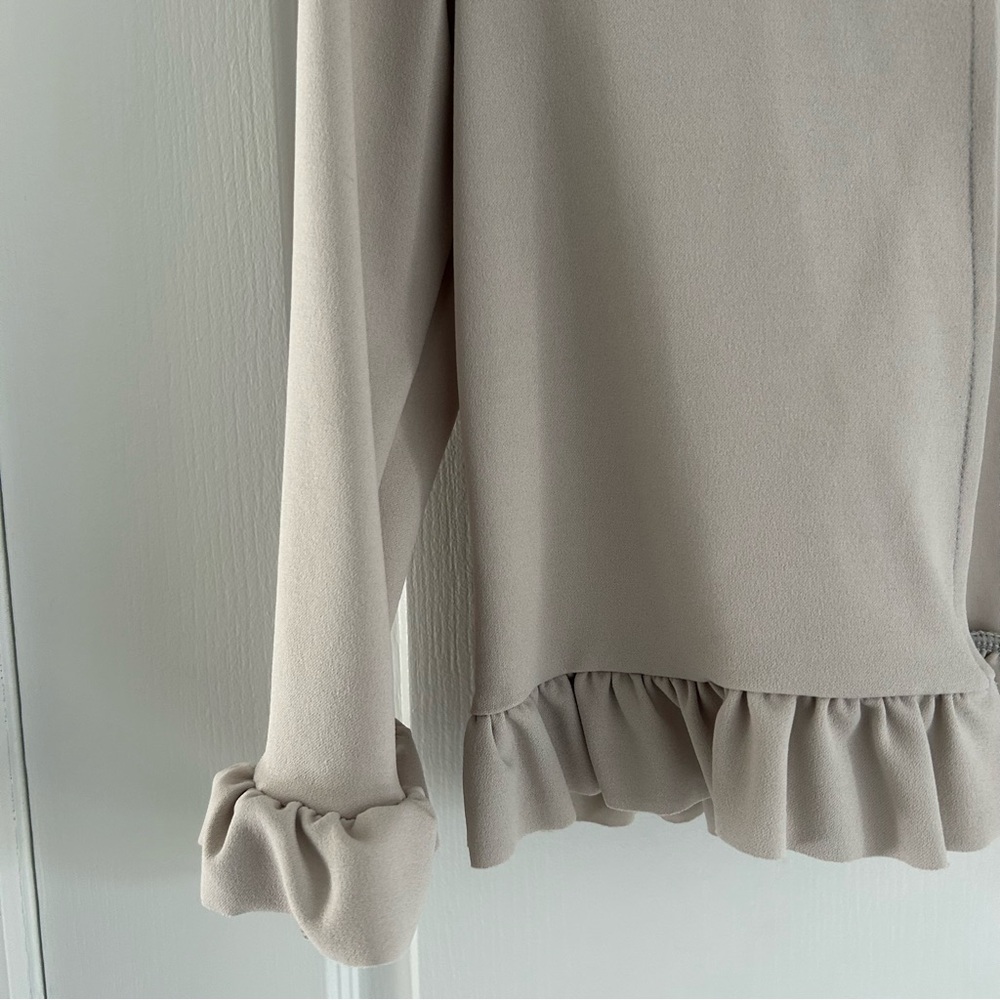 Beige Ruffle Blazer Jacket / Size 2 US - Picture 5 of 6